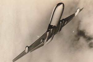 COMET Jet Airliner - Vintage POSTCARD Photo, (Valentine's)