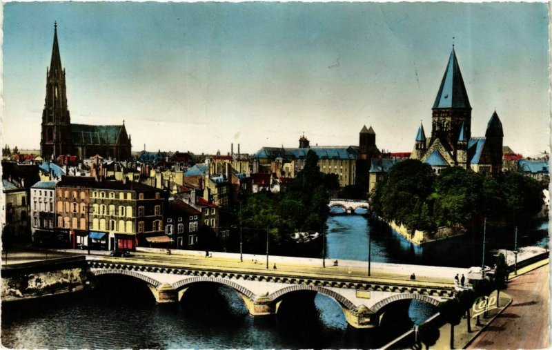 CPA METZ Vue sur la Moselle et le Pont Moyen (984482)