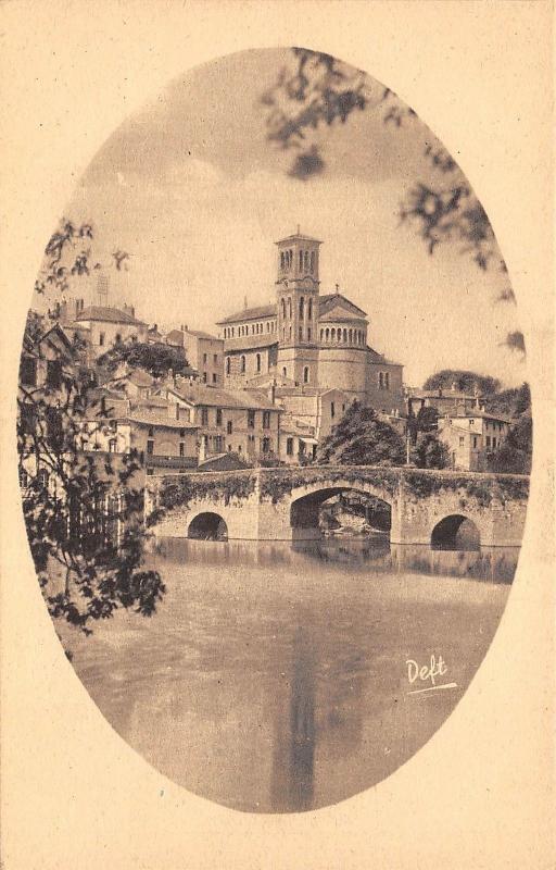 BF4213 eglise notre dame et po clisson en flamant france