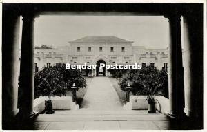 rhodesia, VICTORIA FALLS, Victoria Falls Hotel, View of Courtyard (1940s) RPPC