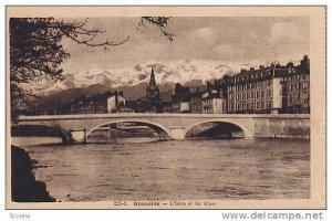 Grenoble, L'Isere en les Alpes, France, 10-20s