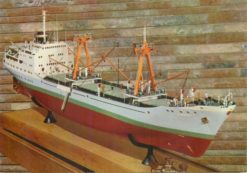 Postcard Seafaring motor freighter of Mahart ship model