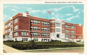 CEDAR RAPIDS, IA Iowa   ROOSEVELT JUNIOR HIGH SCHOOL   c1930's Postcard