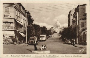 CPA LISIEUX - Avenue de la République - Au fond la Basilique (141133)