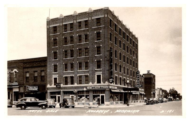 Nebraska  Holdrege ,  Street Scene, Hotel Dale , RPC