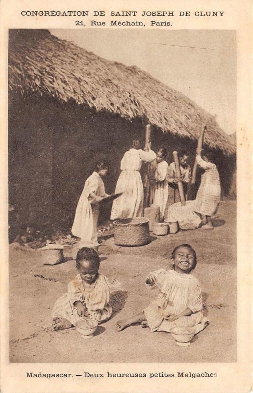 B95142 deux heureuses petits malgaches types folklore   madagascar africa