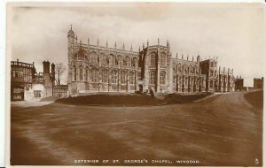 Berkshire Postcard - Exterior of St George's Chapel - Windsor - Real Photo ZZ885