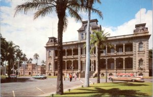 Postcard Hawaii Honolulu - Iolani Palace - exterior view with barracks