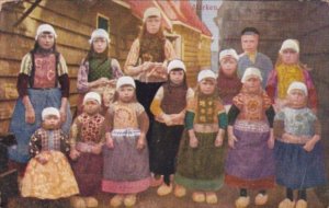 Netherlands Marken Children In Traditional Costume