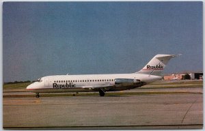 Airplane Republic Airlines Mcdonnell Douglas DC-9-15 C/N 47063 N91S Postcard