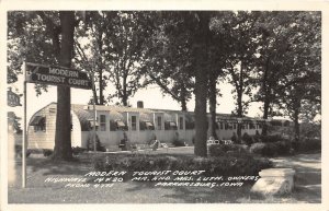 J5/ Parkersburg Iowa RPPC Postcard c1940s Modern Tourist Court  72