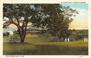 Panama   EL NUEVO GOLF CLUB DE PANAMA  Golfers On Green   c1940's Postcard