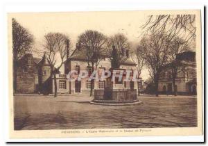 Old Postcard Pithiviers L & # 39ecole mother and the statue of Fish