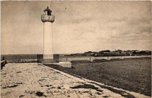 CPA ILE-de-RÉ - St-MARTIN-de-RÉ - le Phare et la Citadelle (481034)