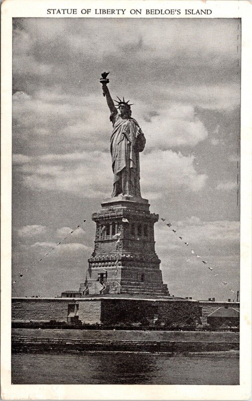 Statue Liberty Bedloes Island Statue Liberty Unposted Vintage Postcard 