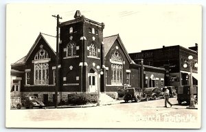 1940s TRENTON MISSOURI BAPTIST CHURCH OLD CARS STAINED GLASS RPPC POSTCARD P1195