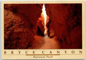 Towering walls along the Navajo Loop Trail, Bryce Canyon National Park - Utah