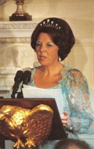 Netherlands QUEEN BEATRIX Giving Speach To Improve US Relations  1982 Postcard