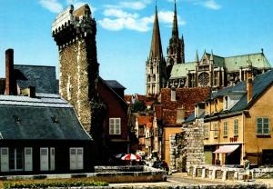 France Chartres La Porte Guillaume et la Cathedrale