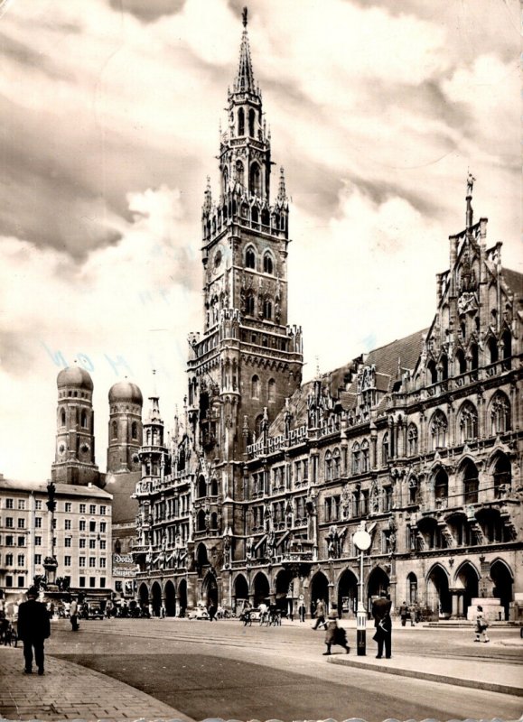 Germany Muenchen Marienplatz mit Rathaus