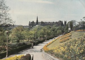 VINTAGE POSTCARD PRINCES STREET GARDENS & CALEDONIAN HOTEL EDINBURGH UK 1962