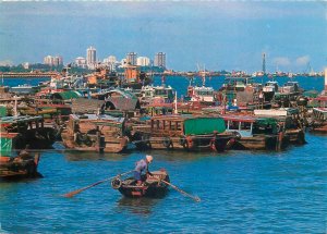 Singapore waterfront chinese junks postcard