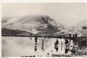 Tevet Tarn , Keswick, England , 00-10s ; Ice skating