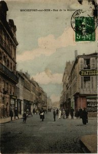 CPA ROCHEFORT-sur-MER - Rue de la République (976124)