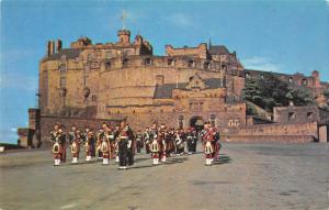 uk9405 highland piers on parade at edinburgh castle scotland uk soldier military