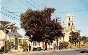 Chatham, MA showing Information Booth, Town Office Building