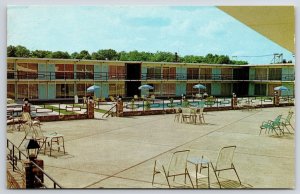 Vintage Postcard Holiday Inn Rooms & Swimming Pool Tupelo Mississippi MI