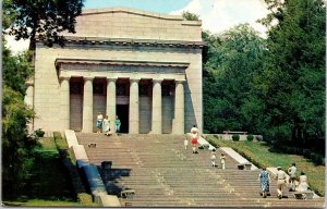 VINTAGE POSTCARD ABRAHAM LINCOLN MEMORIAL BUILDING AT HODGENSVILLE KENTUCKY