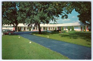 1950's BON AIR MOTEL WILLIAMSTOWN OHIO 16 ROOMS CLASSIC CARS IN PARKING LOT