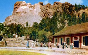 Black Hills, South Dakota - Mt. Rushmore National Memorial & Museum - 1950s