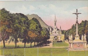 France Lourdes La Croix des Bretons L'Esplanade et la Basilique