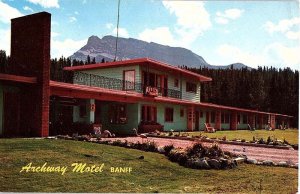 Postcard MOTEL SCENE Banff Alberta AB AI7522