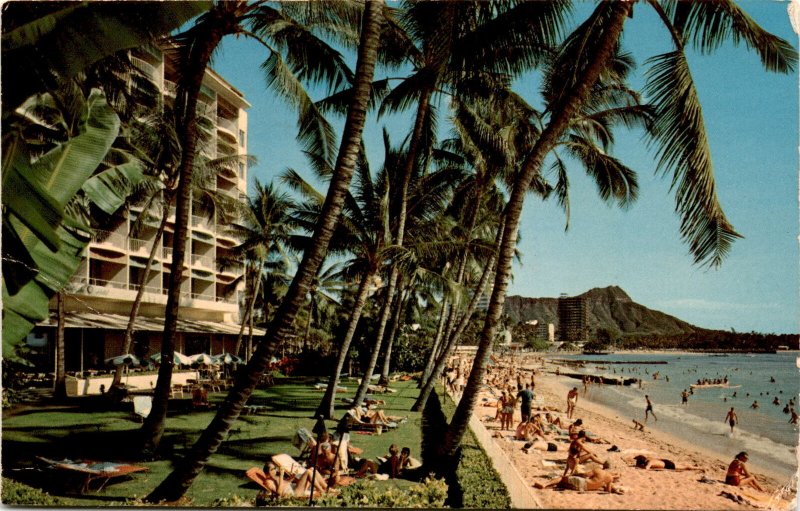 Hawaii, Surfrider Hotel, beachfront, Waikiki, Sheraton, King's Surf, Ca postcard