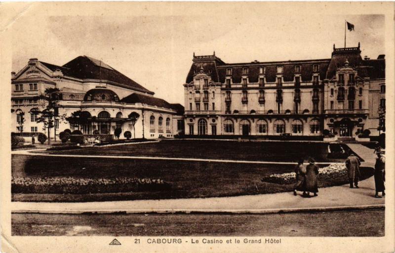 CPA CABOURG - Le Casino et le Grand Hotel (422402)