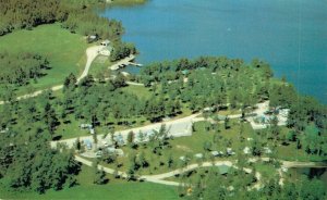 Canada Tomahawk Lodge And Trailer Park Regina Bay Vintage Postcard 07.52