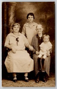 RPPC Four Generations of Women Family Photo Granny with Baby Postcard L41