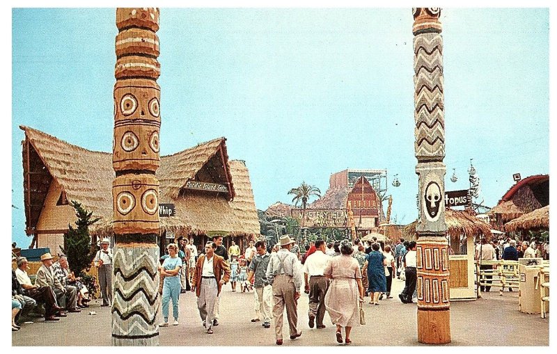 Santa Monica California CA South Sea Island Tiki Pacific Ocean Park Postcard