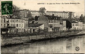 CPA SAINTES Le Quai des Freres-La Caserne Brémond d'Ars (667136)