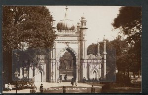 Sussex Postcard - Brighton - North Gate of The Royal Pavilion T5218