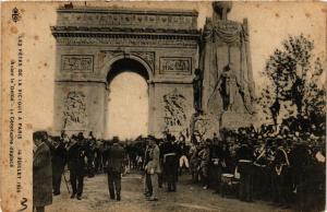 CPA  Militaire - Fetes de la Victoire a Paris - Le Cenotaphe Deplace  (696061)