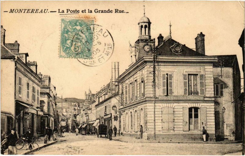 CPA MONTEREAU - La Poste et la Grande Rue (985366)