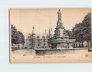 Postcard La Fontaine et le Palais Ducal Nevers France