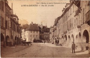 CPA Lons le Saunier- Rue des Arcades FRANCE (1043523)