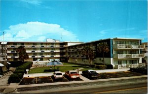 Postcard FL South Clearwater Beach Aegean Sands Hotel & Pool Old Cars 1970s K14