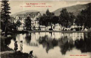 CPA Les Pyrénées - LUCHON - La Piece d'Eau du Parc (582991) 