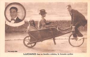 Luciano dans sa derniere creation, la brouette cycliste Unicycle Circus Unused 